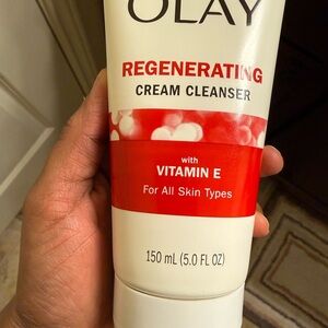 OLAY Regenerating Cream Cleanser - Red and White